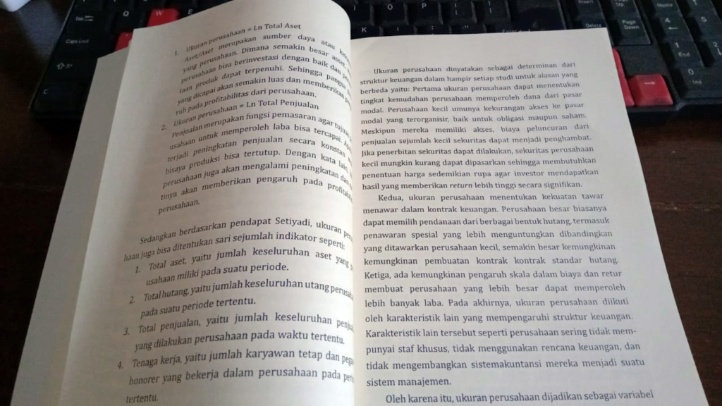 Buku Efisiensi Perusahaan Energi di Indonesia Dampak Pendemik Covid-19 halaman 5-7, karya dari Prof. Dr. H Dedi Kusmayadi, SE, M.Si, Ak, CA, CPA dan Irman Firmansyah, SE, MSi, Ak, CA., diterbitkan oleh Penerbit Manggu di Bandung.